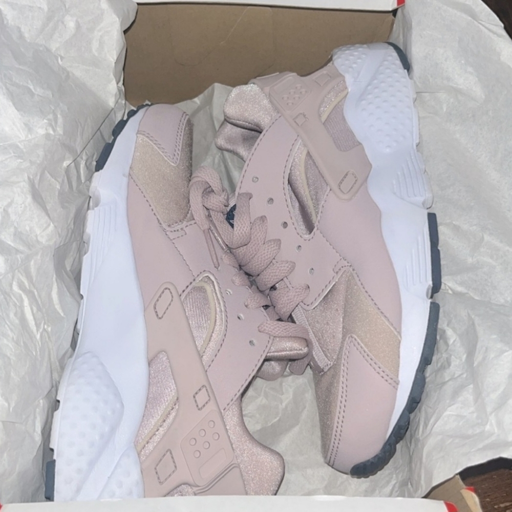 Nike Huarache Size 4y